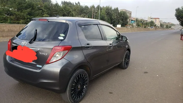 2013 Model Hatchback Car – photo 3
