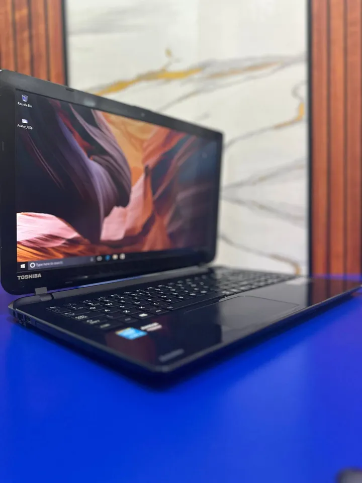 Toshiba C55 Core i5 Laptop – photo 5