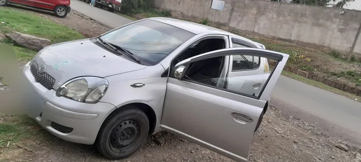 Toyota Vitz Yaris 2003 – photo 3