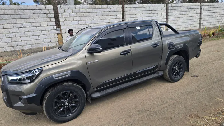 Toyota Hilux Invincible 2022 – photo 5