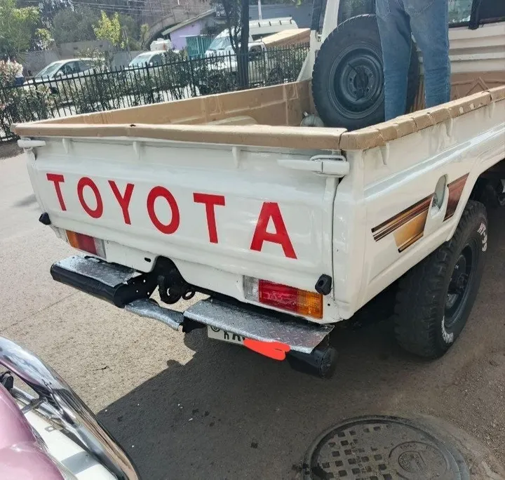 Toyota Land Cruiser Pickup 2015 Manual – photo 6