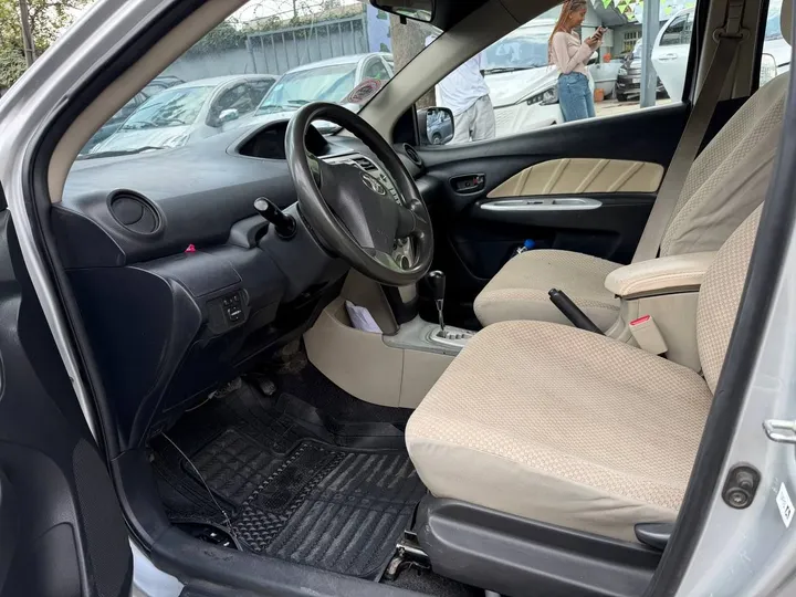 Toyota Yaris Belta 2007 Sedan – photo 6
