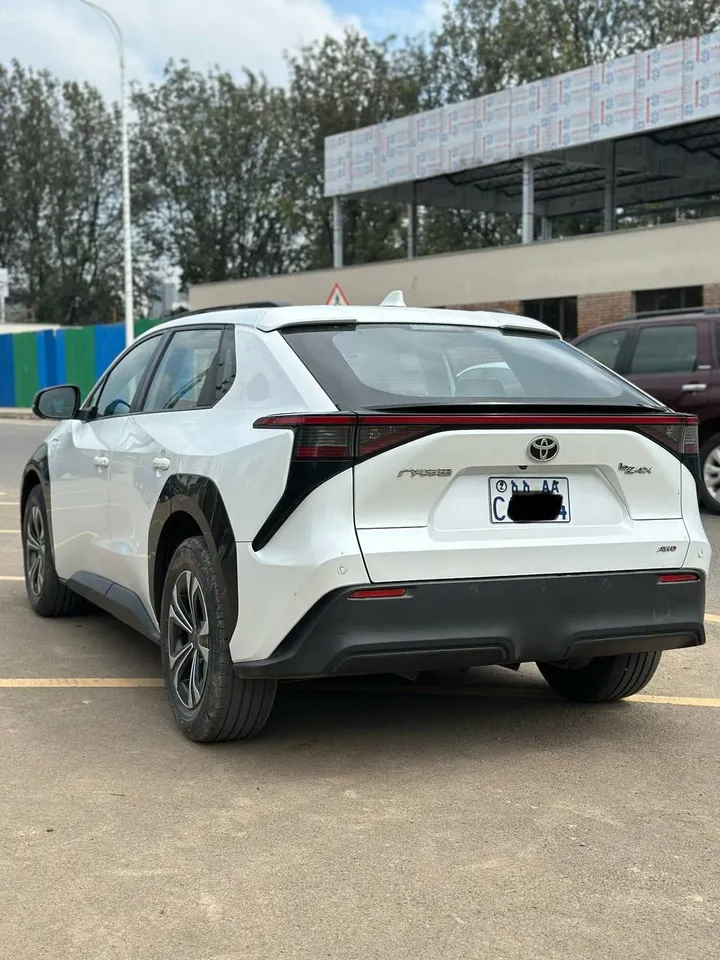Toyota BZ4X EV 2023 – photo 4