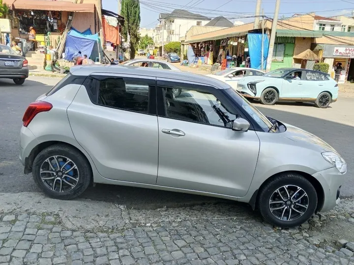 2022 Suzuki Swift Hatchback – photo 3