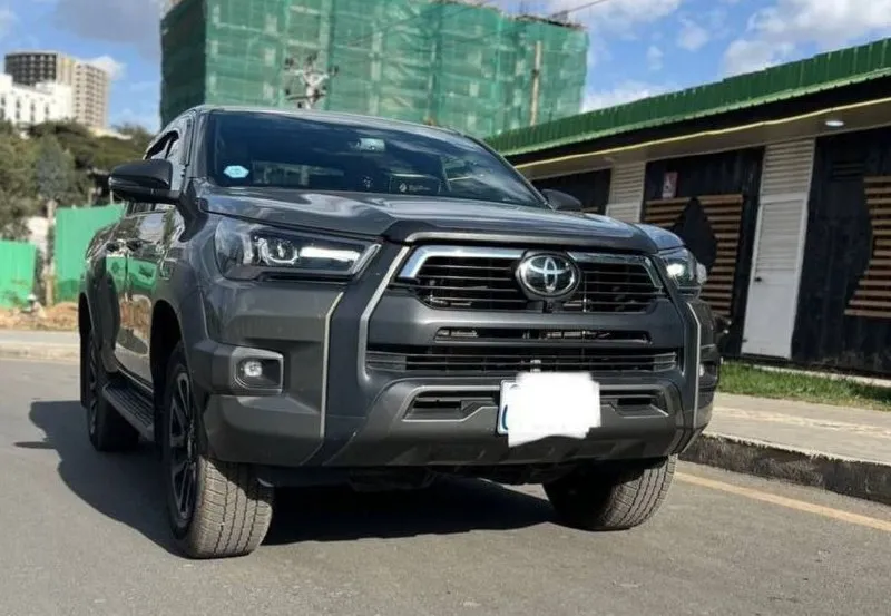 Toyota Hilux Invincible Hybrid Double Cab – photo 6