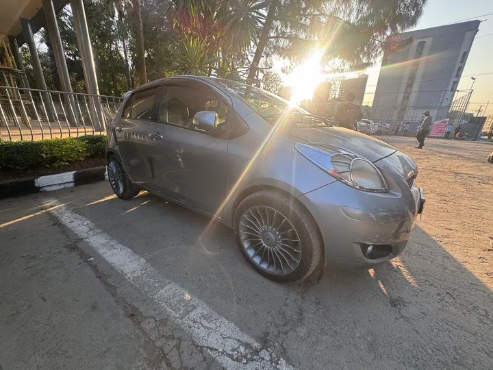 Toyota Yaris Compact 2009 Automatic – photo 3