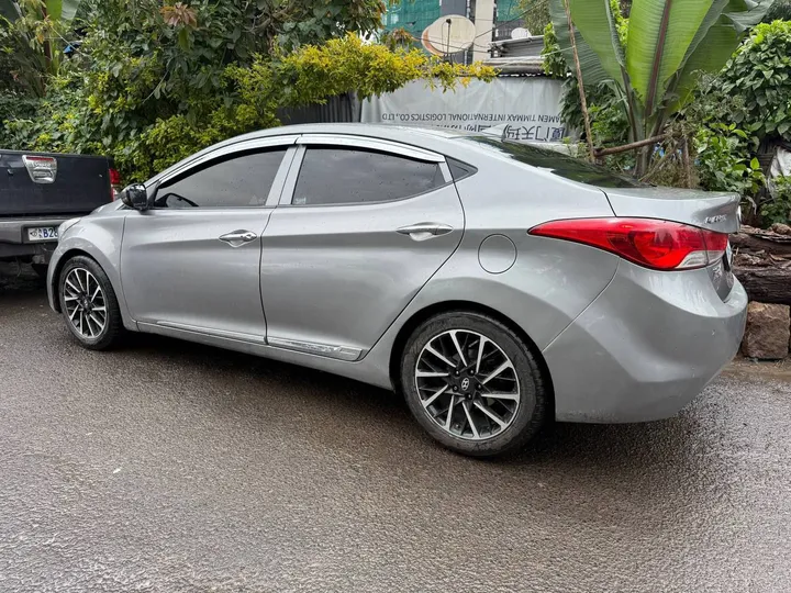 Hyundai Avante 2012 Automatic – photo 4