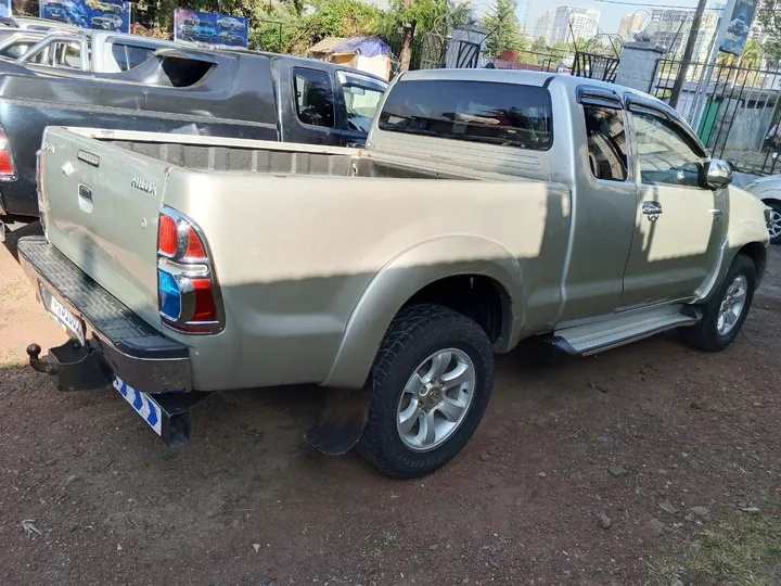 Toyota Hilux Double Cab Pickup – photo 4