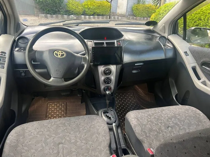 Toyota Yaris Compact 2010 Automatic – photo 7