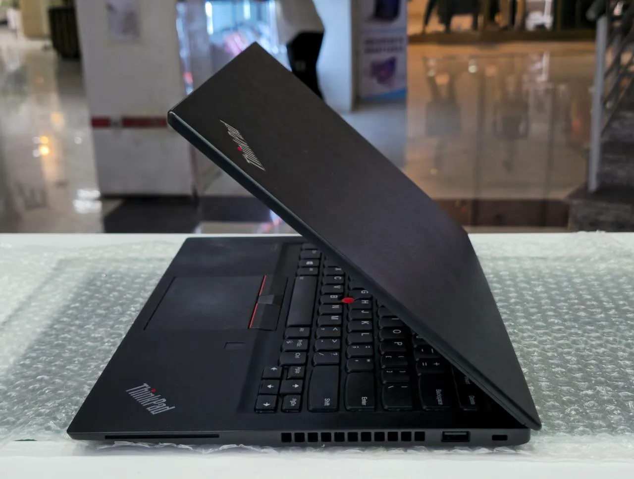 Lenovo ThinkPad T14s Touchscreen Laptop – photo 3