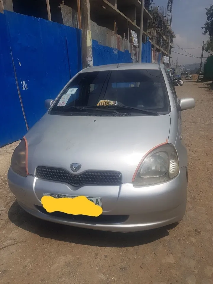 Toyota Vitz 2000 Code 3 – photo 3