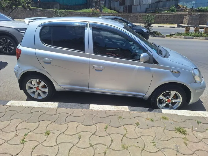 Toyota Vitz 2002 Automatic 1.0L – photo 4