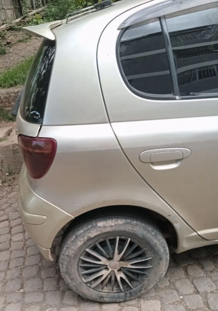 Toyota Vitz 2002 Automatic 1.0L – photo 4