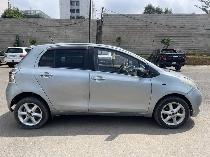 Toyota Yaris Compact 2008 – photo 4