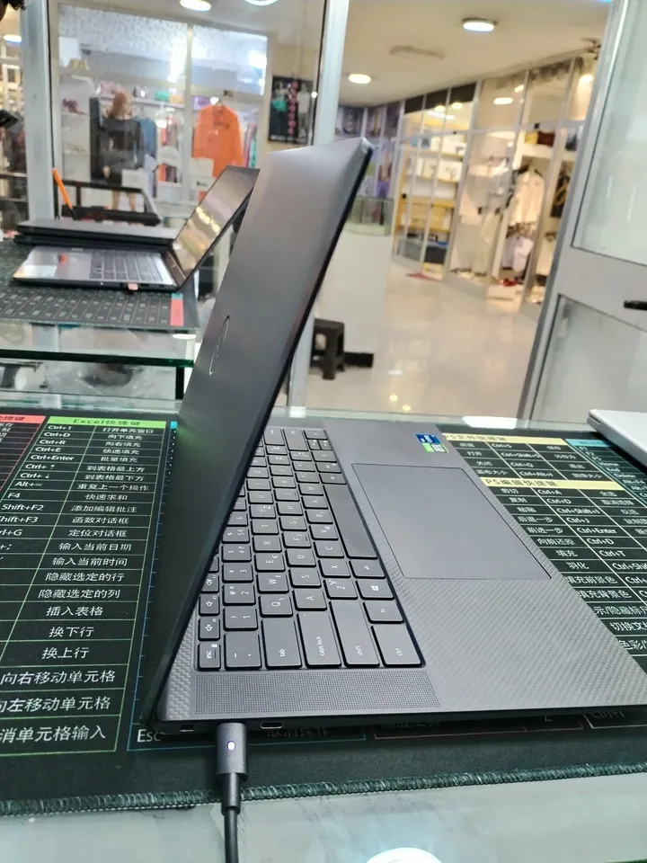 Dell Precision 5560 Laptop – photo 4