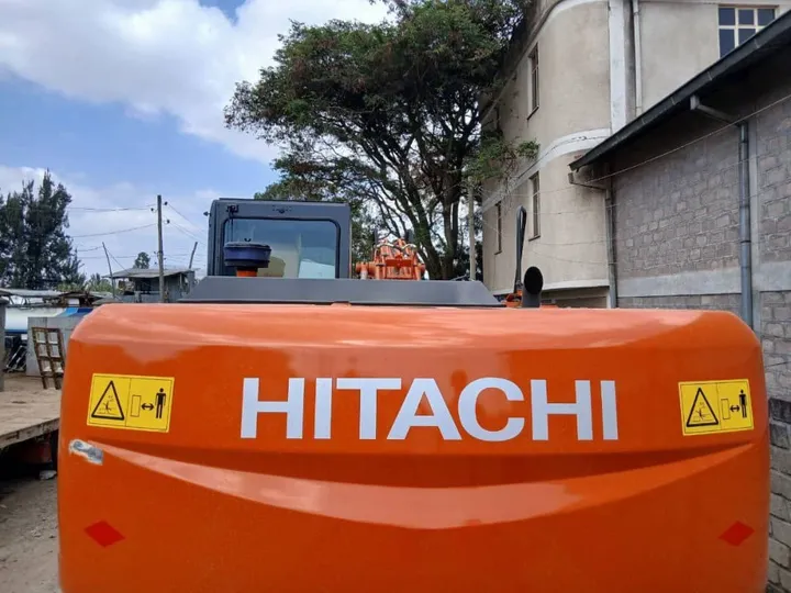 Hitachi Zaxis 220LC Excavator – photo 4