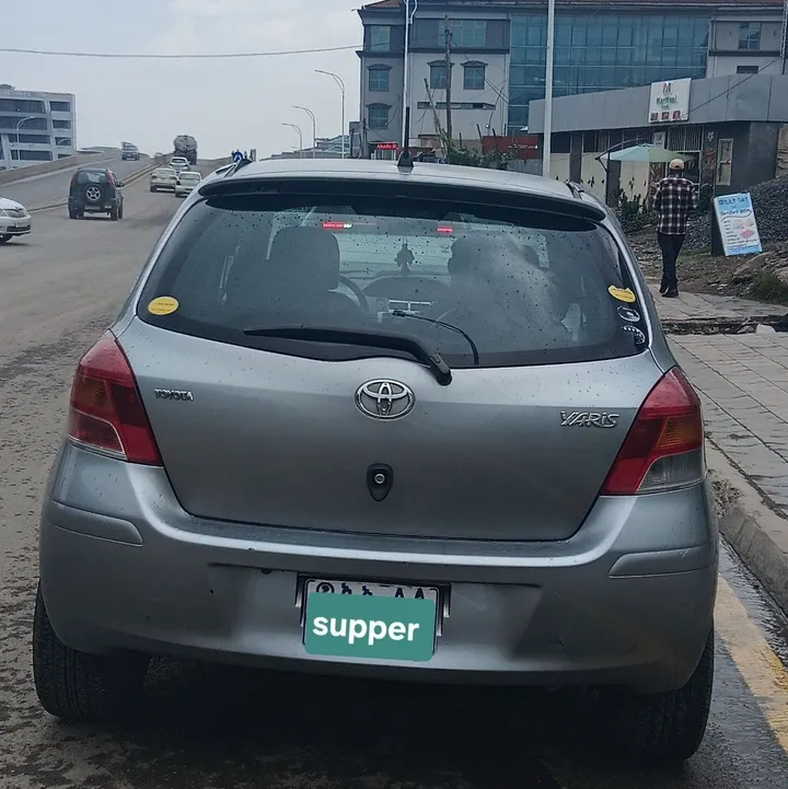 Toyota Yaris Compact 2010 – photo 4