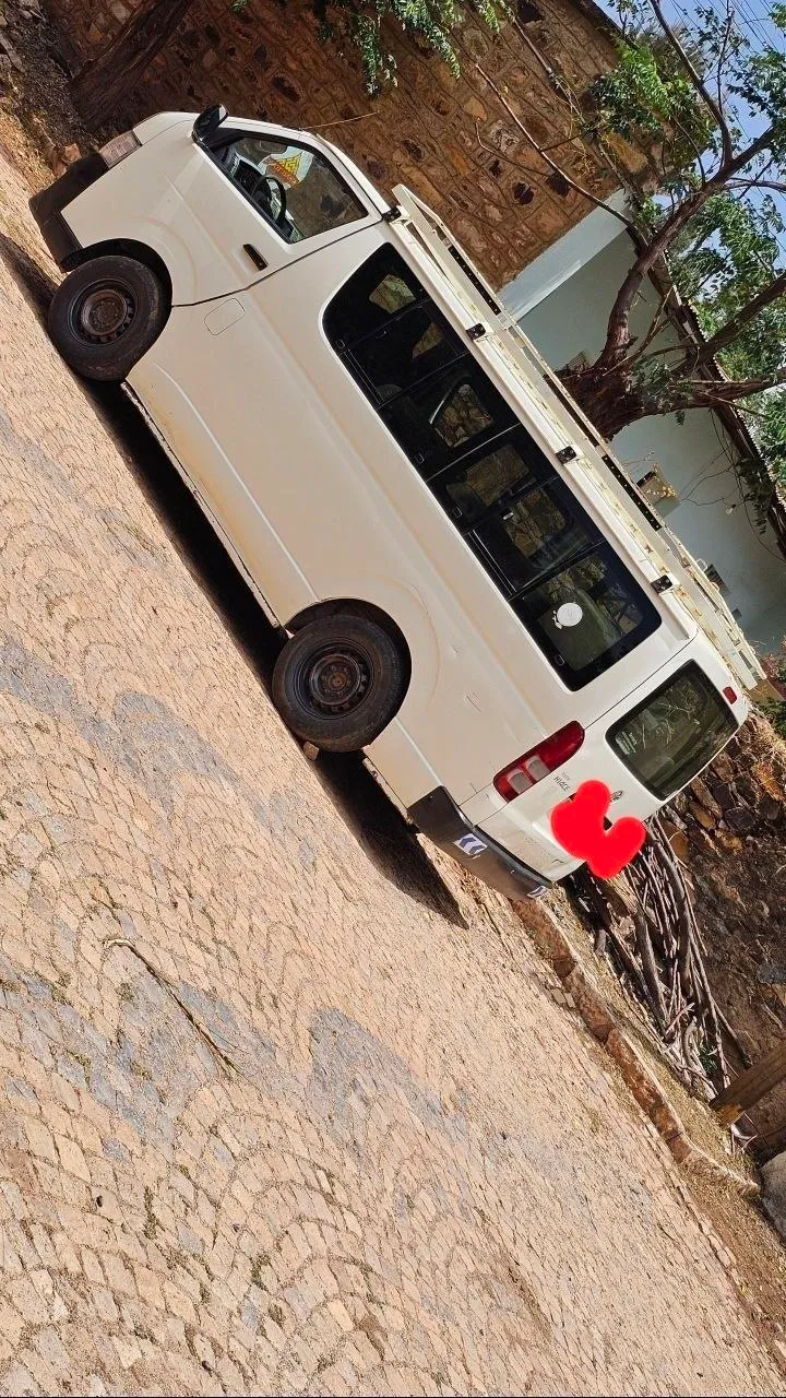 2012 Toyota Hiace Van 2KD – photo 5