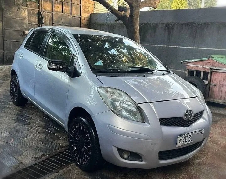 Toyota Yaris Compact 2009 Automatic – photo 3