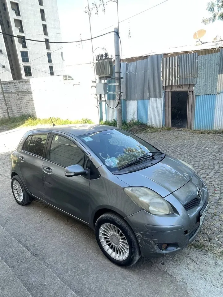 Toyota Yaris Compact 2009 Automatic – photo 3