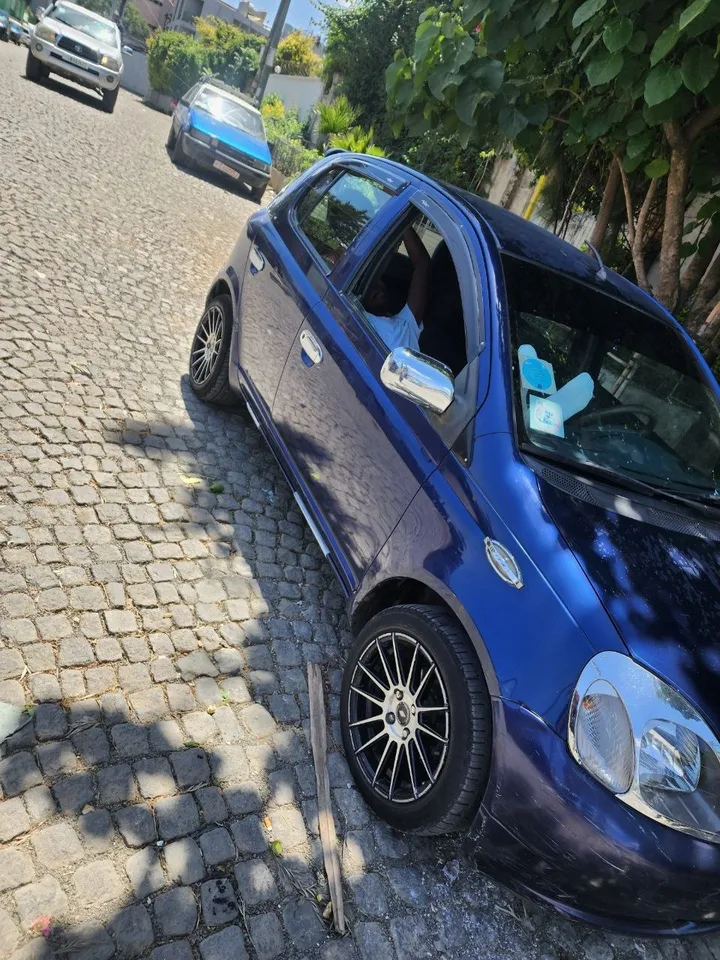 Toyota Vitz 2001 Model – photo 4