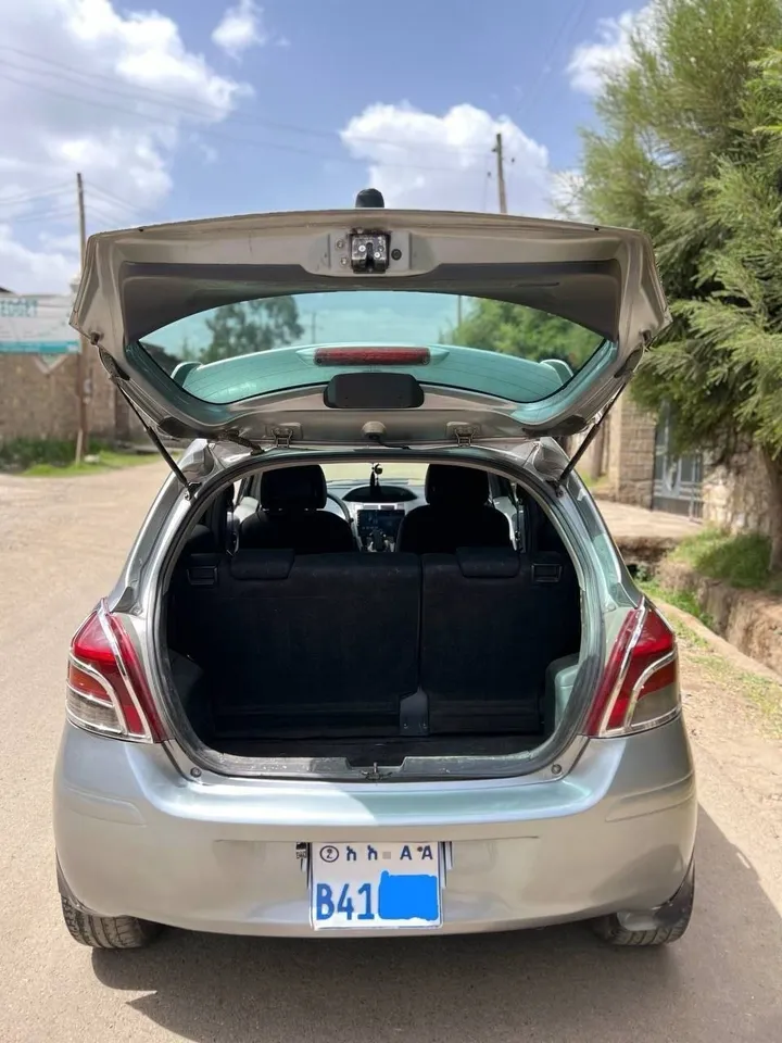 Toyota Yaris Compact 2010 – photo 8