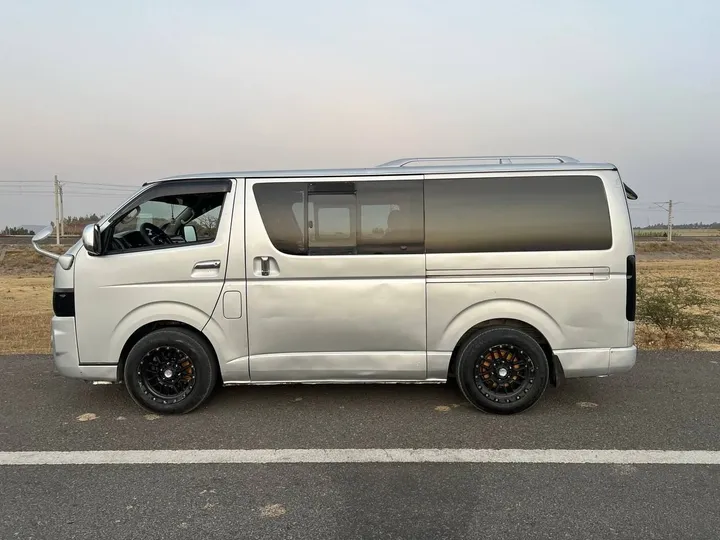 Toyota Hiace Van 2007 – photo 5