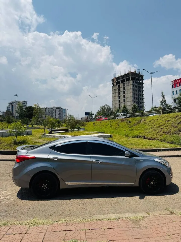 Hyundai Avante 2013 Automatic – photo 5