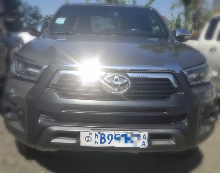 Toyota Hilux Invincible Extra Cab 2021 – photo 4