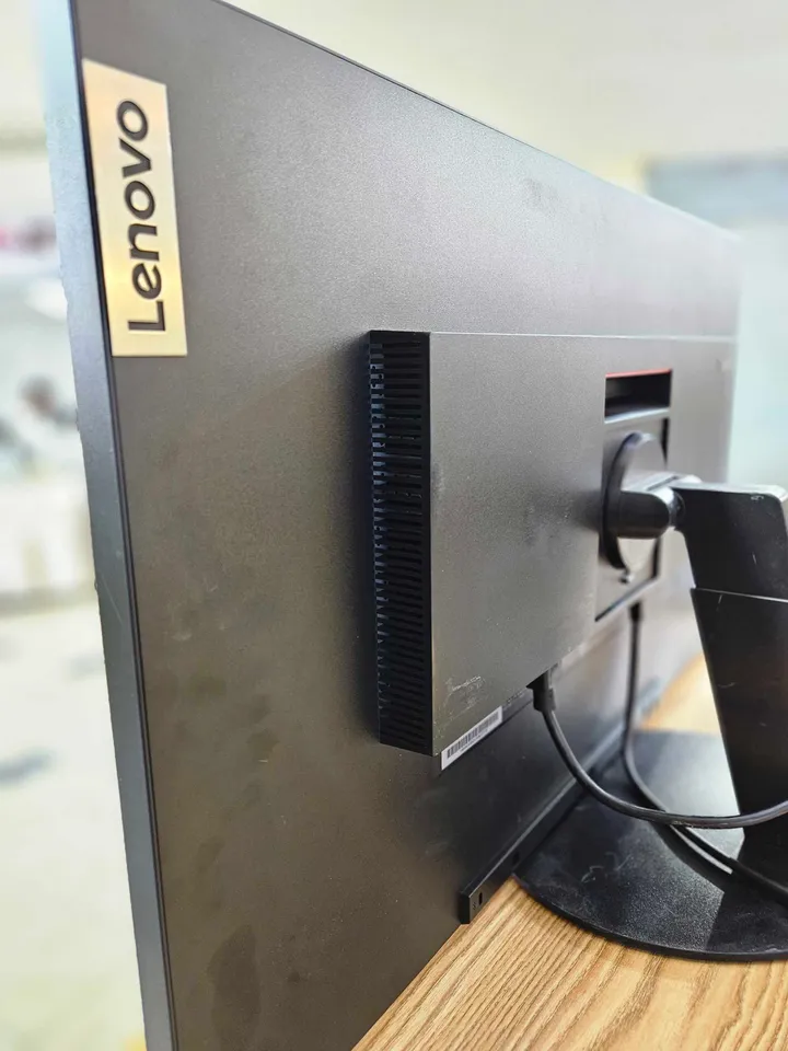 Lenovo ThinkVision T32p-20 32 Inch 4K Monitor – photo 3