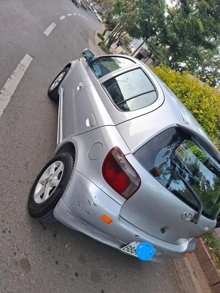 Toyota Vitz Automatic 2001 – photo 4