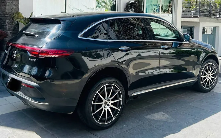 Mercedes-Benz EQC 400 AMG 2022 – photo 4