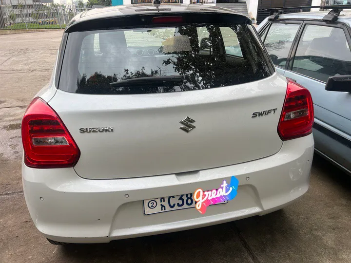 Suzuki Swift 2022 White Black – photo 3