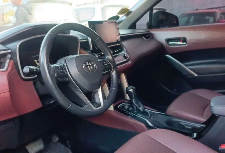 Toyota Corolla Cross Hybrid 2022 – photo 3