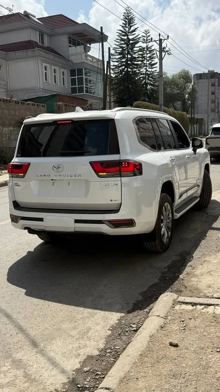 2026 Toyota Land Cruiser VXR Hybrid – photo 7