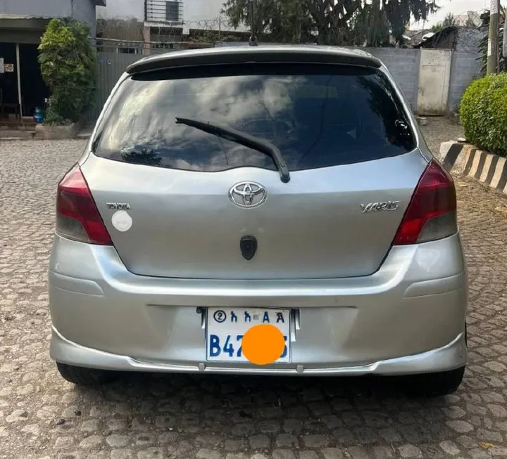 Toyota Yaris Compact 2010 Automatic – photo 4