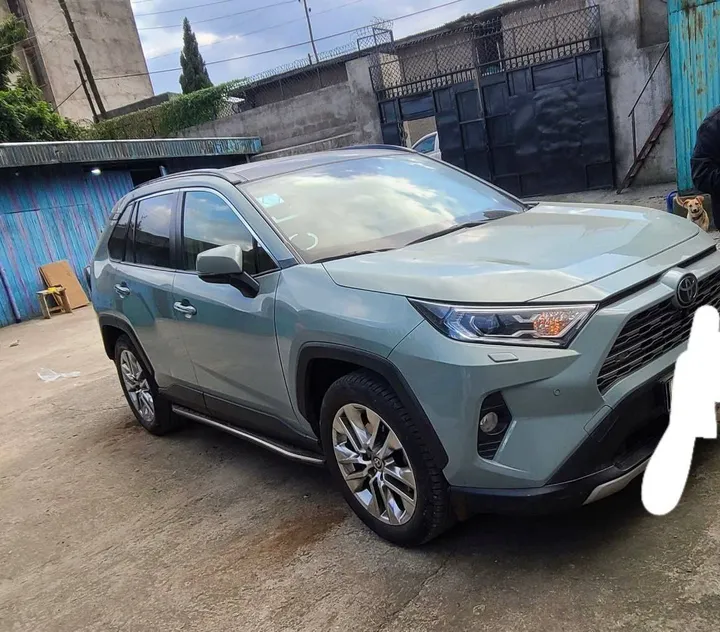 Toyota RAV4 2022 SUV – photo 4