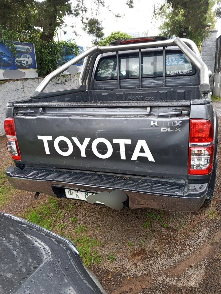 Toyota Hilux Double Cab 2012 Manual – photo 4