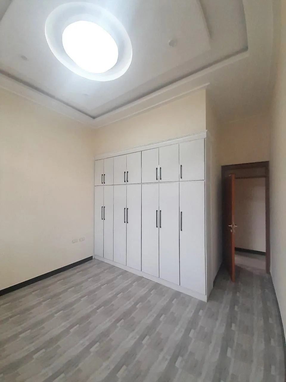 180 Sqm House for Sale in Summit – photo 4