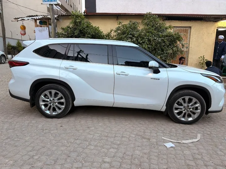 Toyota Highlander Hybrid 2023 – photo 3