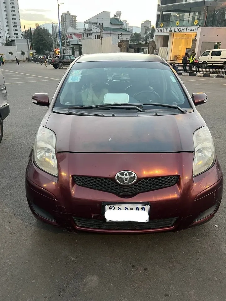 Toyota Yaris Compact 2010 – photo 3