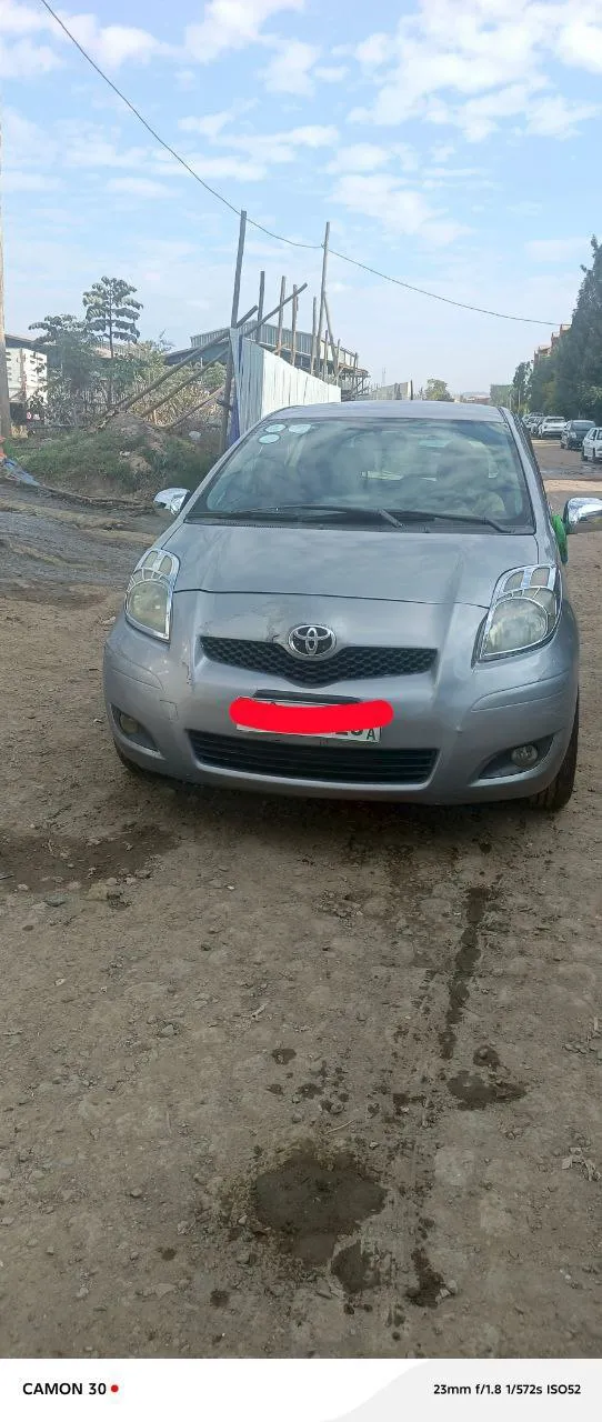Toyota Yaris Compact 2010 – photo 4