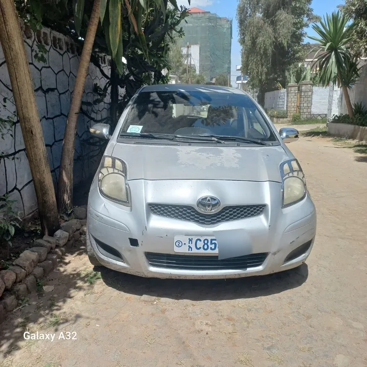 Toyota Yaris Compact 2009 – photo 4