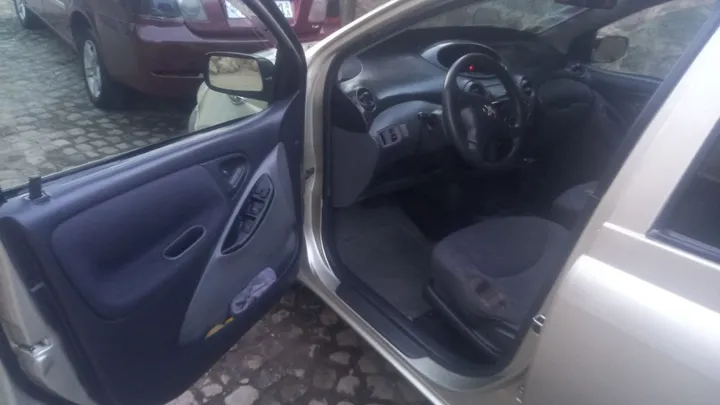 2002 Toyota Vitz Automatic – photo 6