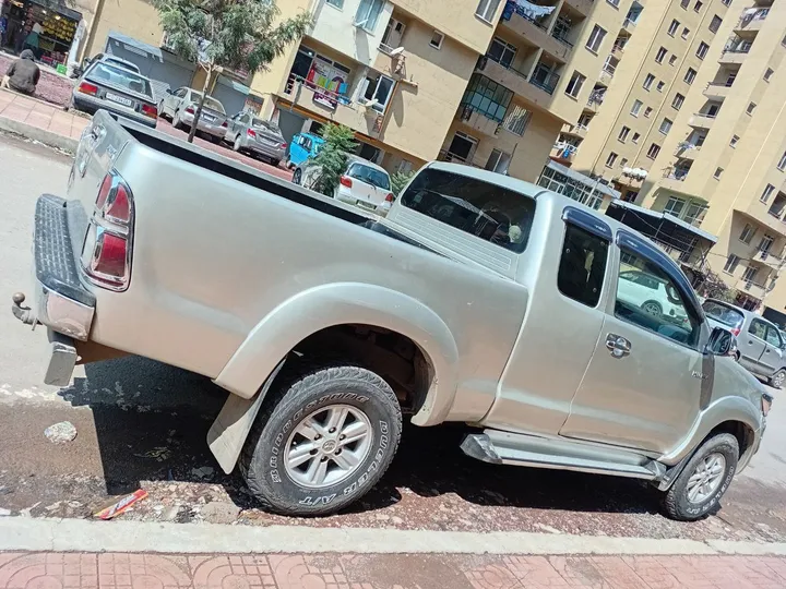 Toyota Hilux 2012 Pickup – photo 5