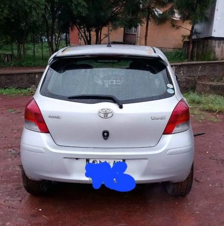 Toyota Yaris Compact 2010 – photo 4