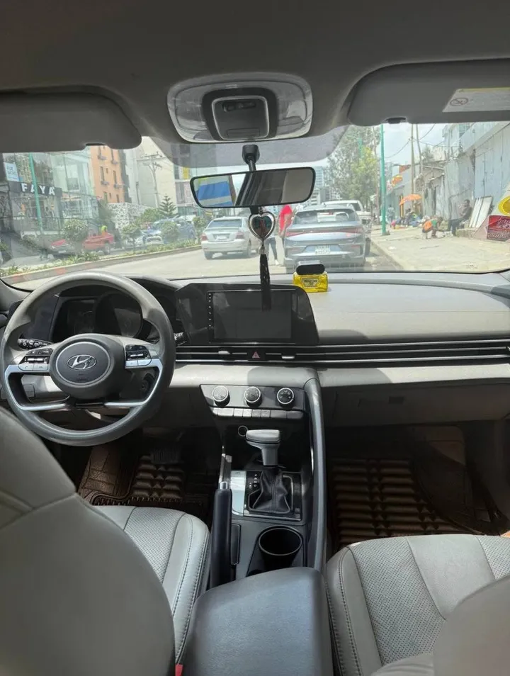 Hyundai Elantra 2022 Automatic – photo 3