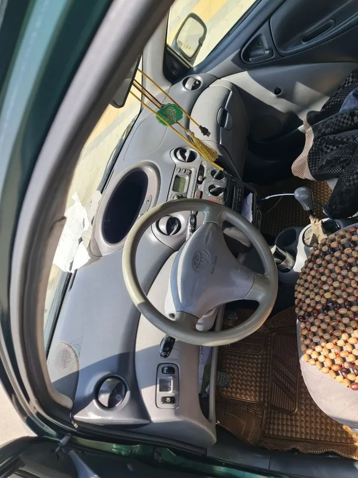 Toyota Vitz Yaris 2001 – photo 3