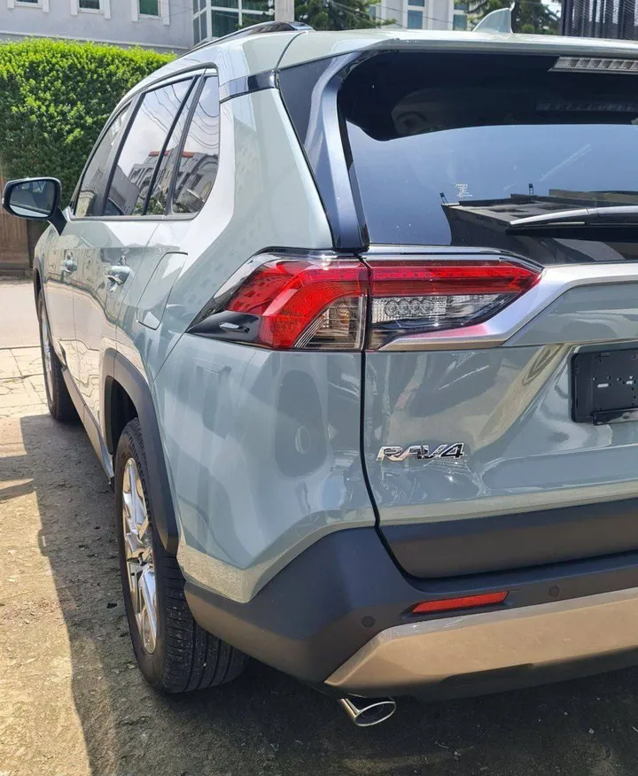 Toyota RAV4 Hybrid 2024 – photo 3