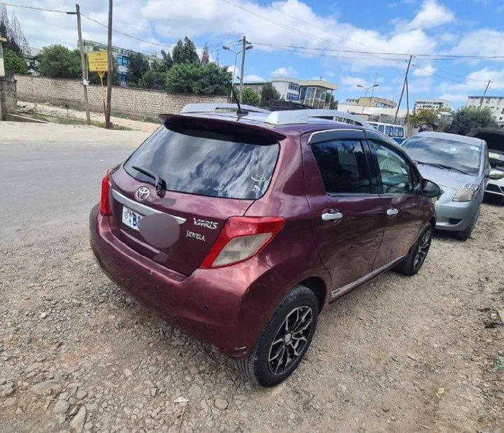 Toyota Yaris Jewela 2012 – photo 4